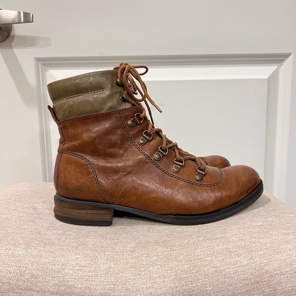 Josef Seibel Woman’s Sanja 09 Leather Combat Boots